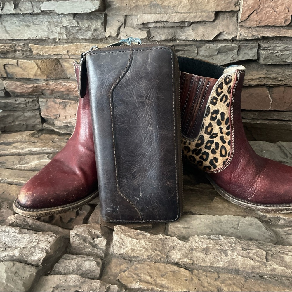 Frye Melissa Zip Around Wallet Distressed Leather -Dark Brown- $158 - Picture 2 of 15